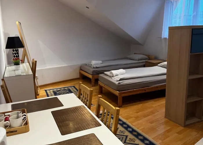 Esa بيت شباب *