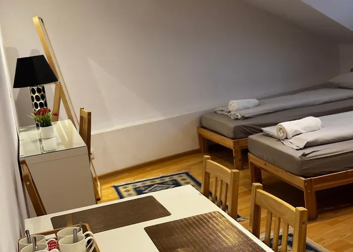 بيت شباب Esa *